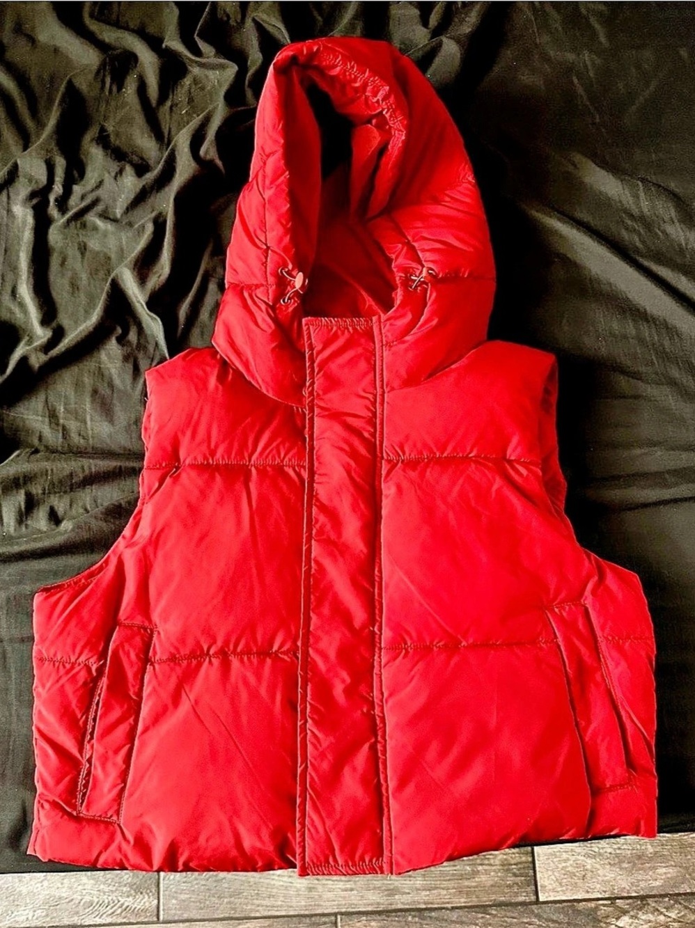 Fabletics Essential Cropped Hooded Puffer Vest Red Small